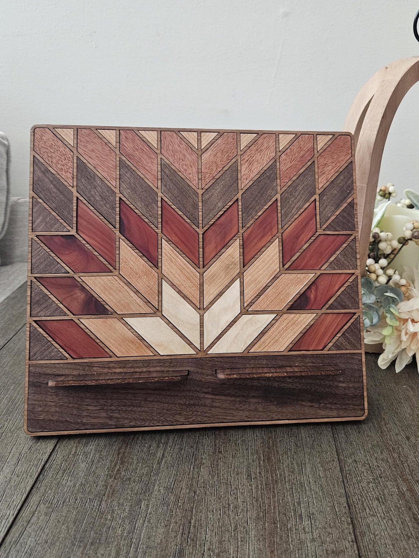 Wood Traditional Sunburst Style Quilt Tablet or Cookbook Stand
